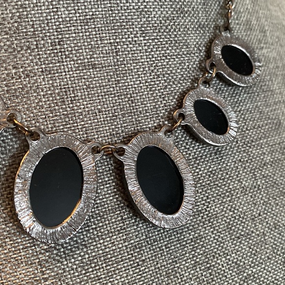 Vtg Black ‘Stone’ Statement Necklace - Picture 5 of 5